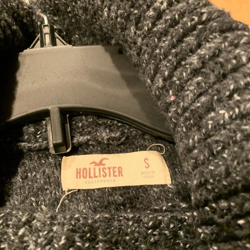Women’s sweater size small - Picture 3 of 6